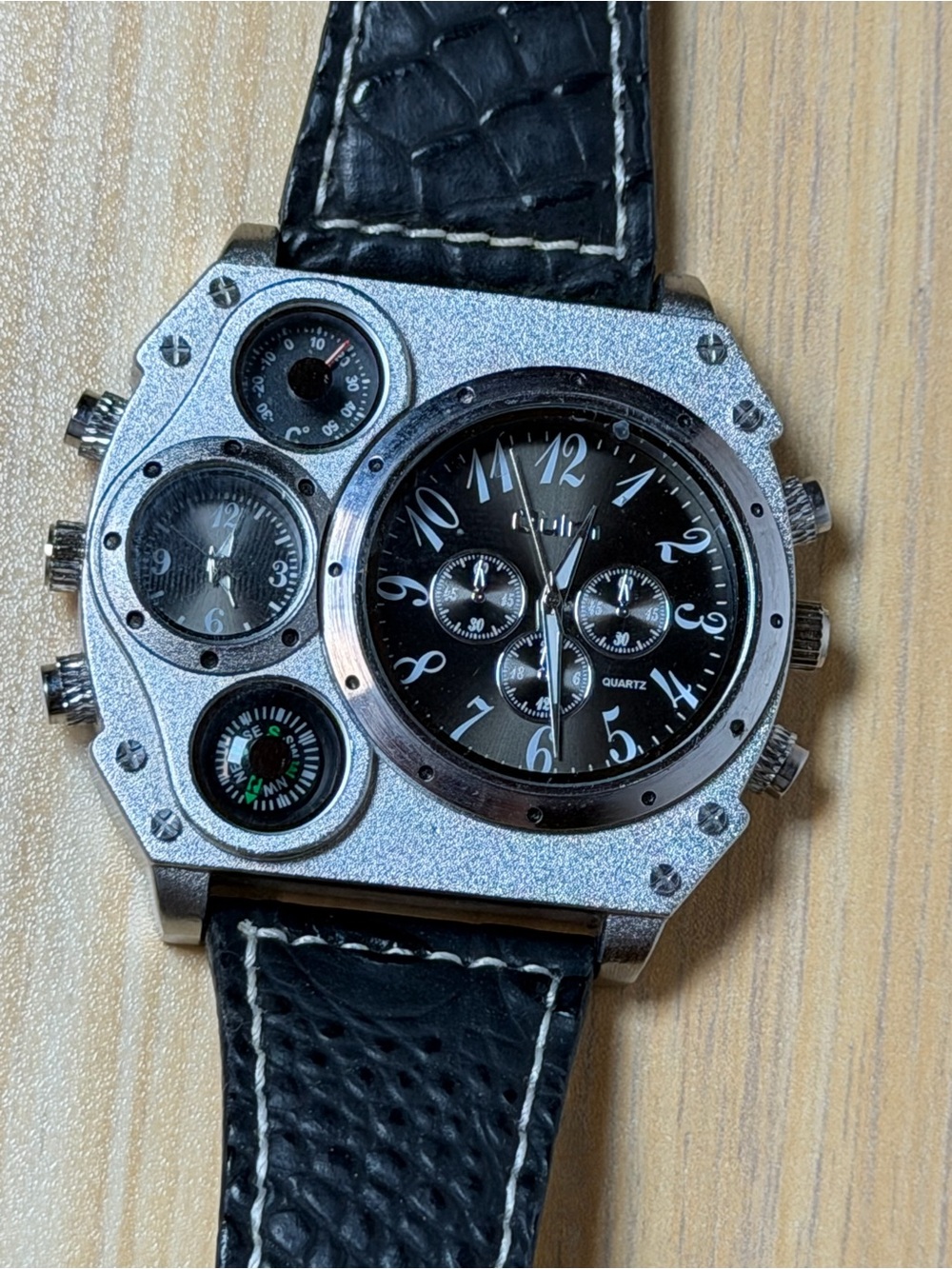 Oulm Steam Punk Black Multifunction Men's Watch with Silver Casement - Picture 5 of 7